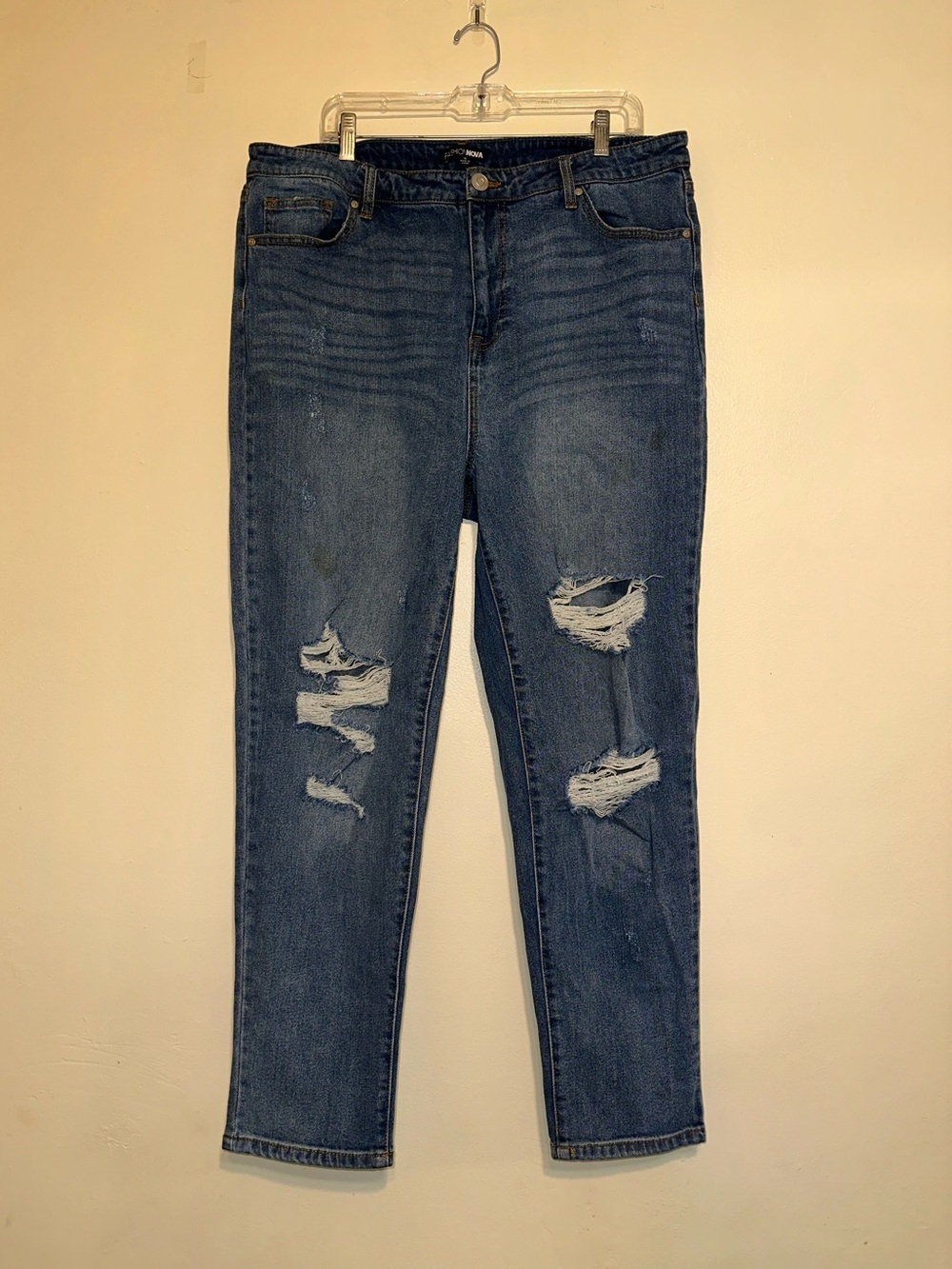 ๐3 for $36๐ Fashion Nova Distressed Boyfriend Jeans - Picture 4 of 7